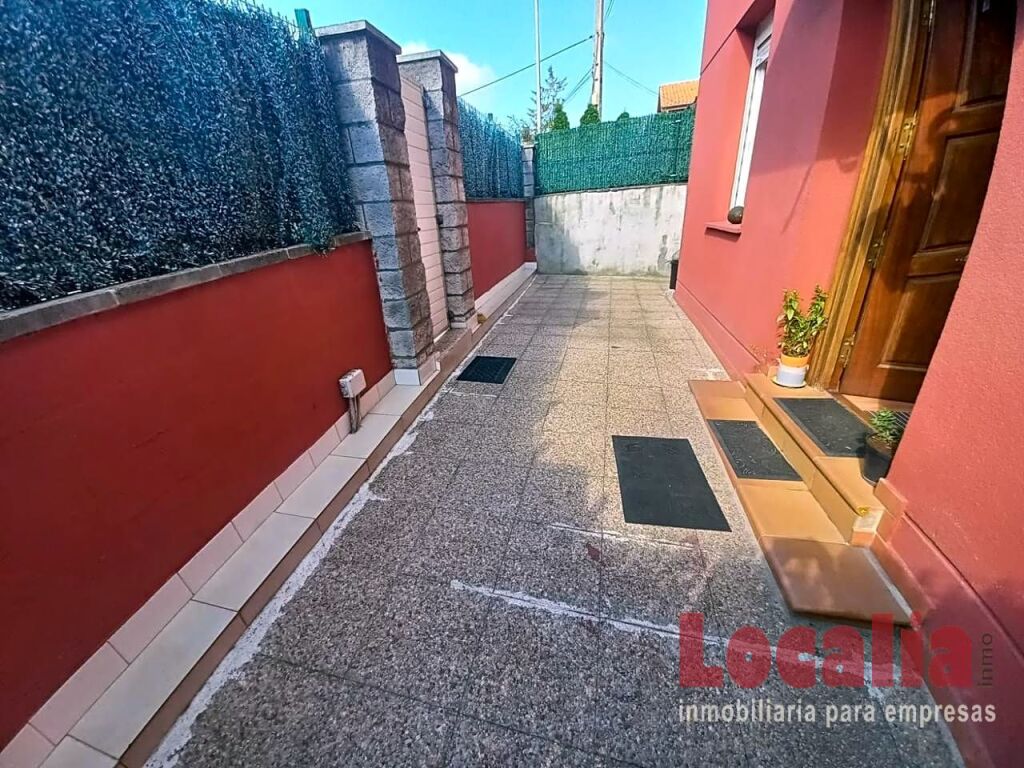 Imagen 4 de Exclusivo chalet con terraza panorámica y jardín