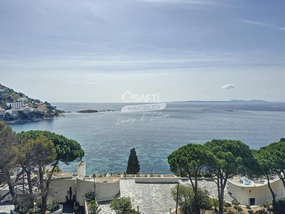 Imagen 2 de Apartamento de lujo de dos dormitorios con vistas al mar y plaza de aparcamiento.