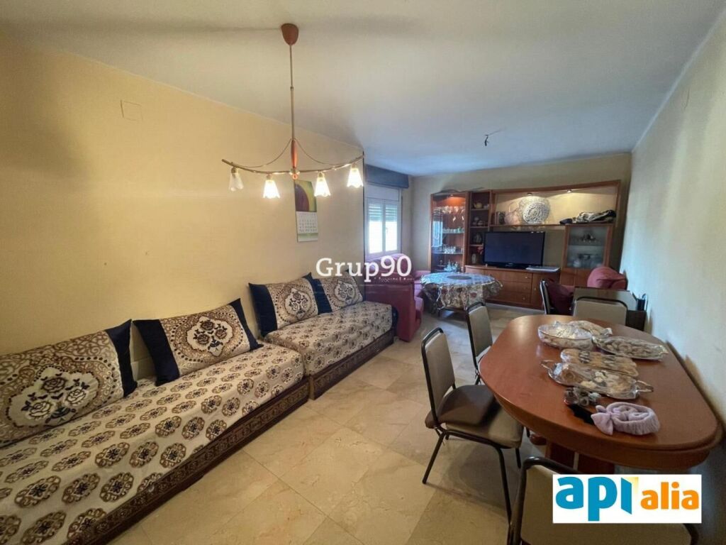 Imagen 2 de EXCLUSIVA APIALIA – ¡Amplio piso de 4 habitaciones en Mollerussa te está esperando!