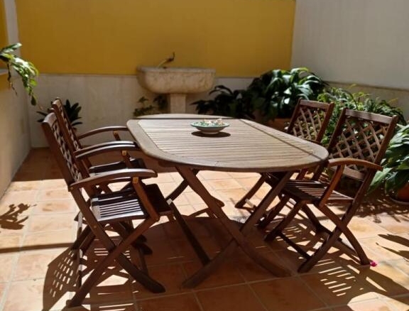 Imagen 2 de MAGNIFICA CASA DE 4 PLANTAS EN ESQUINA EN EL CENTRO DE ESTEPONA