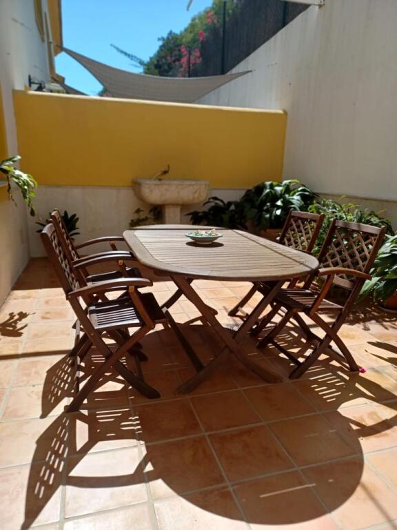 Imagen 2 de MAGNIFICA CASA DE 4 PLANTAS EN ESQUINA EN EL CENTRO DE ESTEPONA