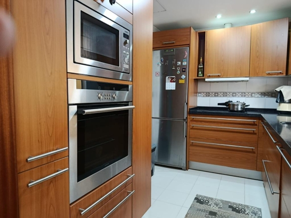 Imagen 4 de MAGNIFICA CASA DE 4 PLANTAS EN ESQUINA EN EL CENTRO DE ESTEPONA