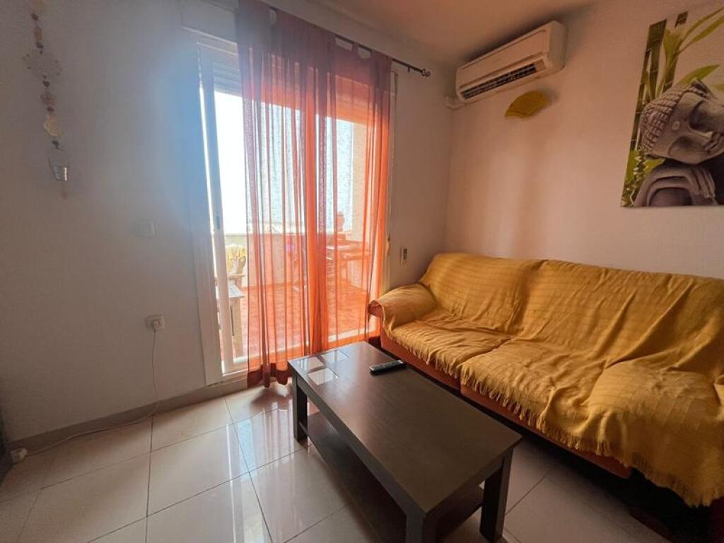 Imagen 2 de ¡ ALQUILER DE PISO EN ESTEPONA ¡ ¡ SOLO PROFESORES!
