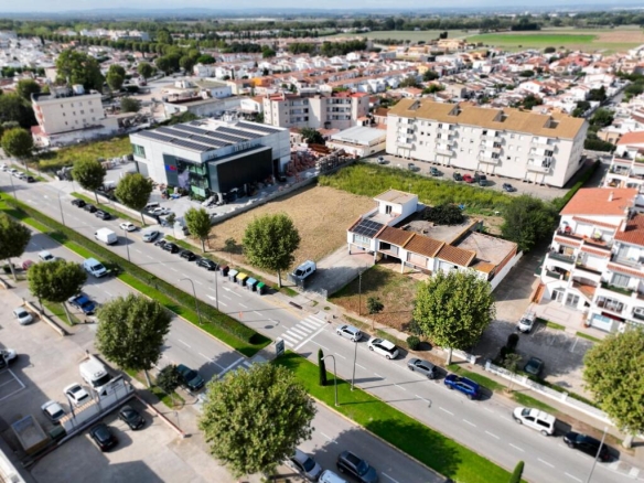 Imagen 1 de Solar edificable en Empuriabrava – Ubicación estratégica