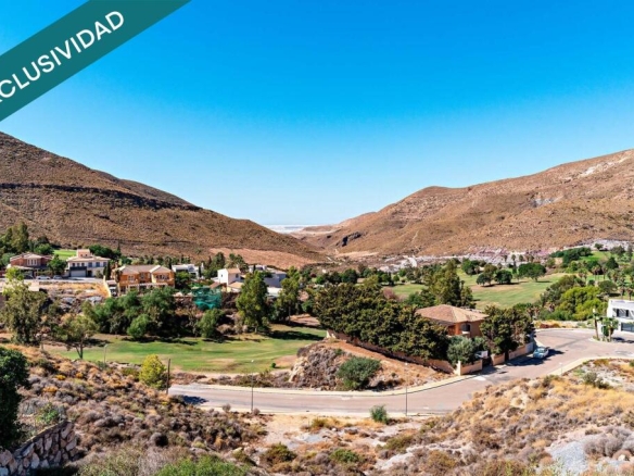 Imagen 3 de Parcela Doble Urbanizable Frente al Campo de Golf