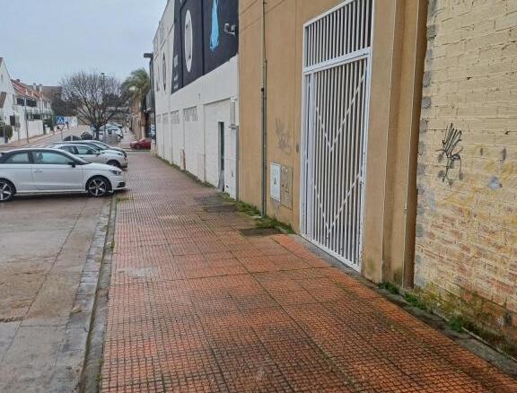 Imagen 4 de Local comercial en urbanización Guadiana. Badajoz.