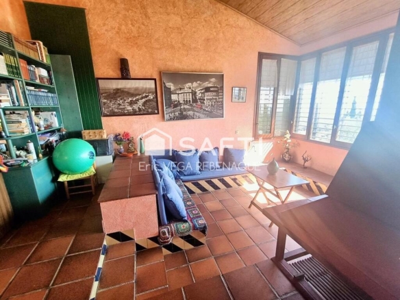 Imagen 3 de Casa de montaña con vistas panorámicas al mar.