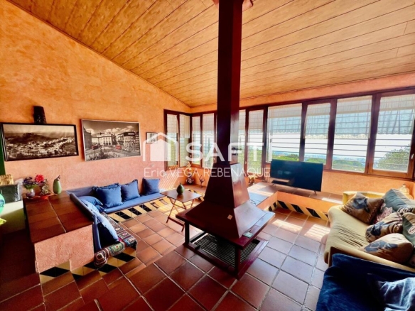 Imagen 4 de Casa de montaña con vistas panorámicas al mar.