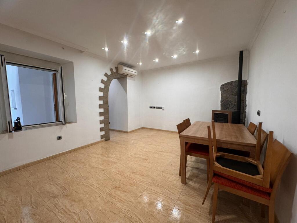 Imagen 3 de CASA DE PLANTA BAJA EN CARDONA CON 3 HAB. DOBLES Y TERRAZA