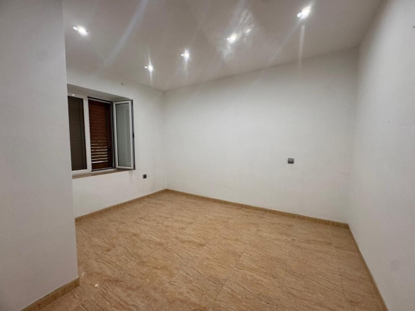 Imagen 4 de CASA DE PLANTA BAJA EN CARDONA CON 3 HAB. DOBLES Y TERRAZA