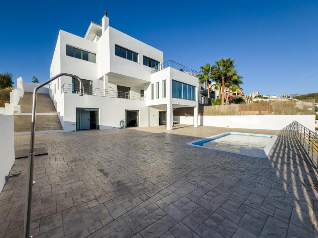 Imagen 4 de Chalet MINIMALISTA de DISEÑO MODERNO en venta en La Zubia.