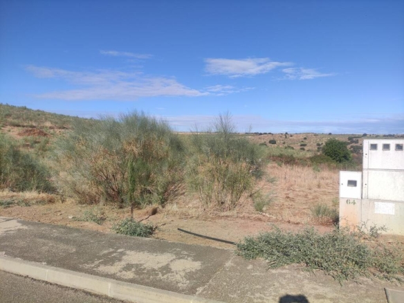 Imagen 3 de PARCELA JUNTO AL PANTANO EN CLUB GOLF LAYOS