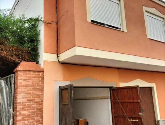 garaje y la playa a un paso