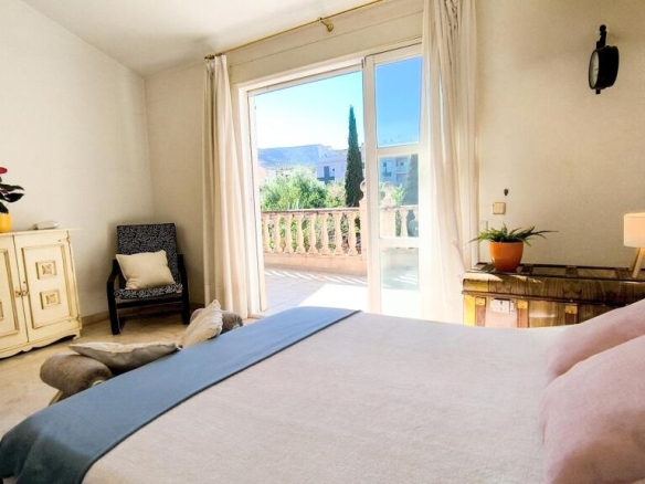 Imagen 2 de CHALET UNIFAMILIAR CON PISCINA PRIVADA EN LA ALBERCA