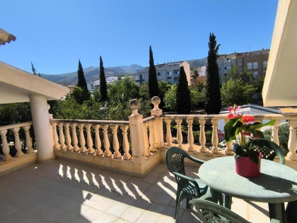 Imagen 4 de CHALET UNIFAMILIAR CON PISCINA PRIVADA EN LA ALBERCA