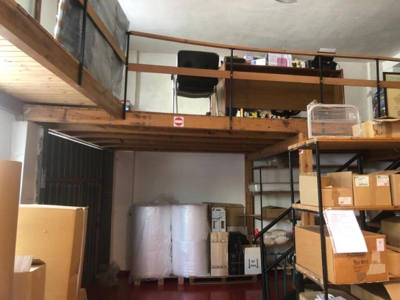 Imagen 1 de Buen local comercial en Torrelavega.