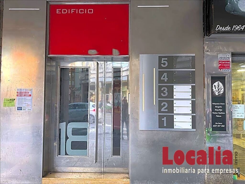 Imagen 3 de Moderno edificio en el centro de Torrelavega
