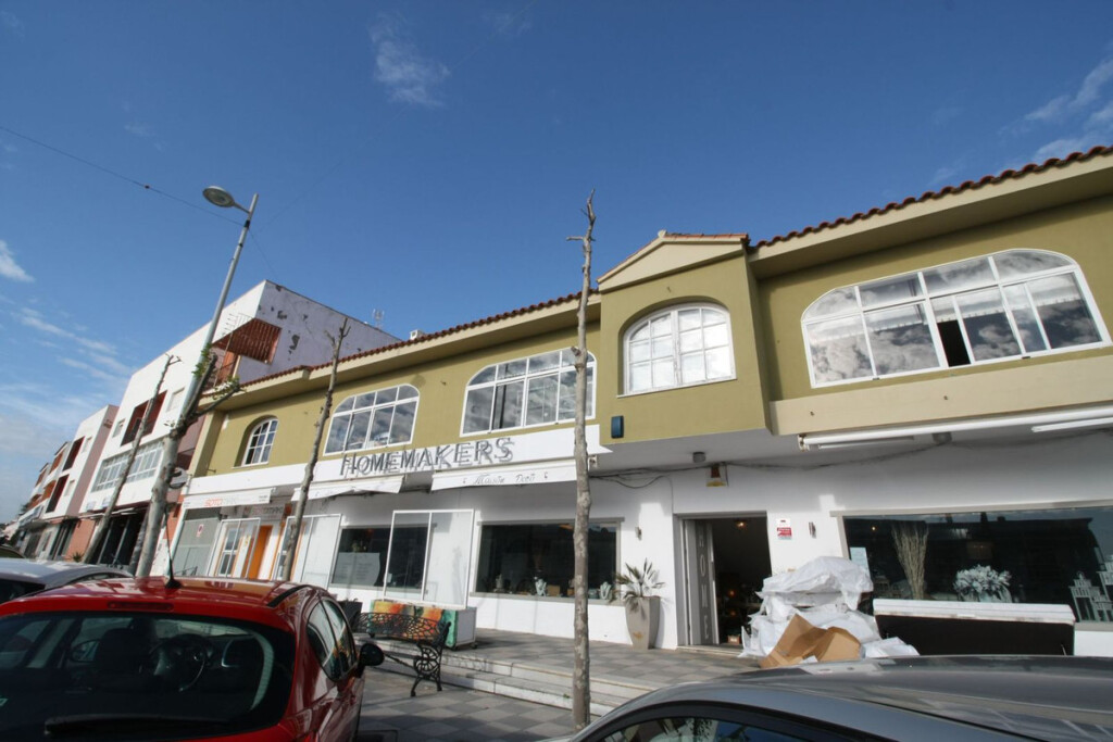 Imagen 2 de Local comercial en Venta en Torreguadiaro Cádiz
