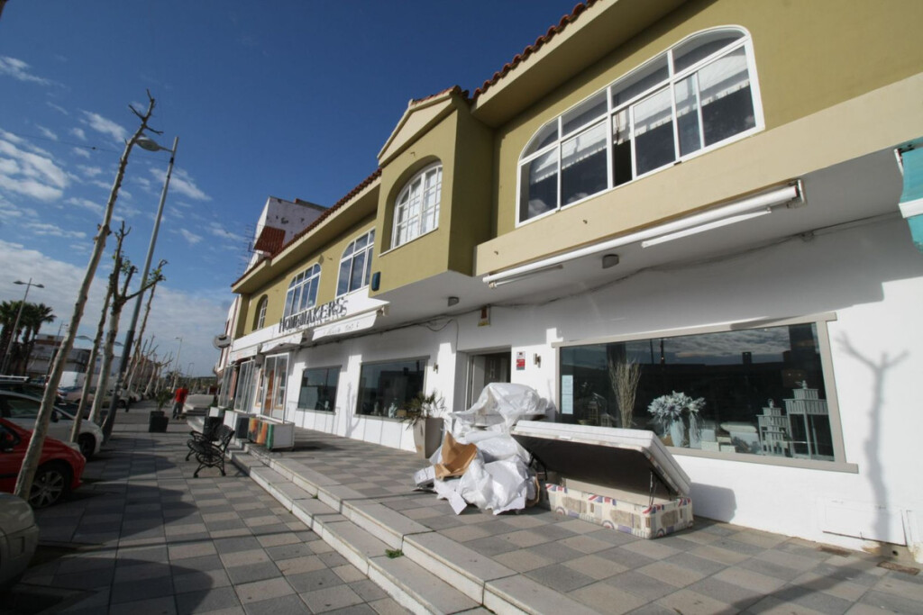 Imagen 3 de Local comercial en Venta en Torreguadiaro Cádiz