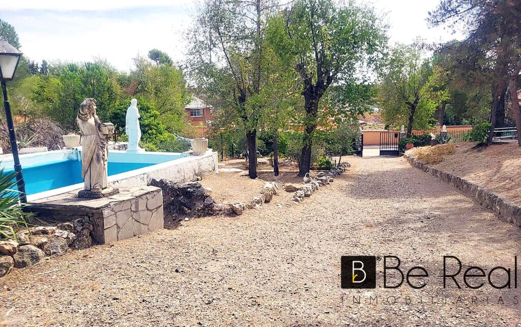 Imagen 2 de VENTA DE CHALET INDEPENDIENTE DENTRO DE TERRENO DE 1.700 MTS EN NUEVO CHINCHÓN (MADRID).