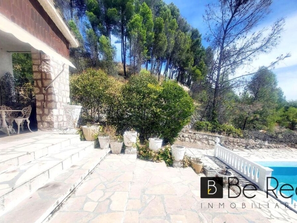 Imagen 1 de VENTA DE CHALET INDEPENDIENTE DENTRO DE TERRENO DE 1.700 MTS EN NUEVO CHINCHÓN (MADRID).