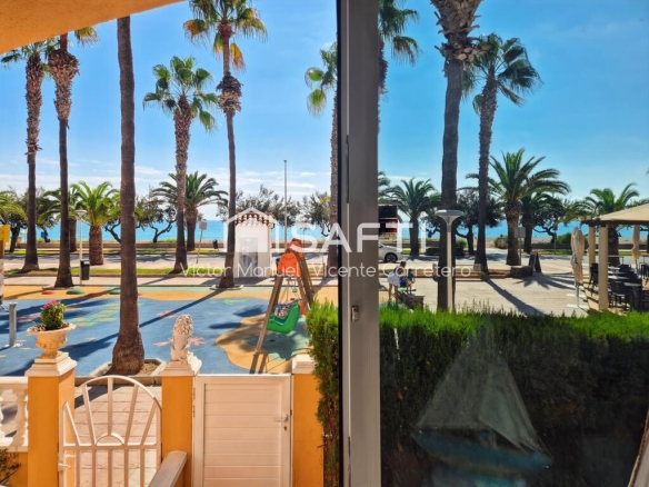 Imagen 2 de Adosado con terraza de 66m. En primerísima línea.