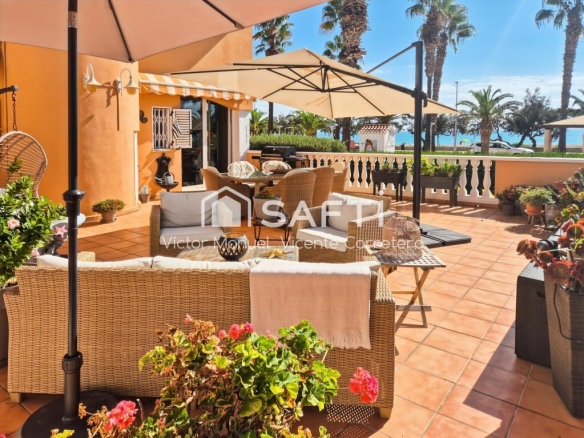 Imagen 1 de Adosado con terraza de 66m. En primerísima línea.