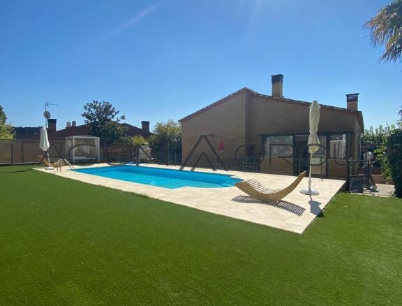 Imagen 1 de CHALET EN VENTA EN LA URBANIZACIÓN GRAÓ PARK DE ALPICAT