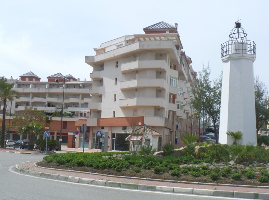 Imagen 2 de MAGNÍFICA OPORTUNIDAD EN AVD. PUERTA DEL MAR ESTEPONA