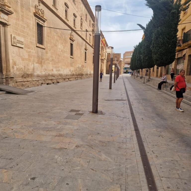 Imagen 2 de Local a la venta en calle Adolfo Clavarana - Sin comisión
