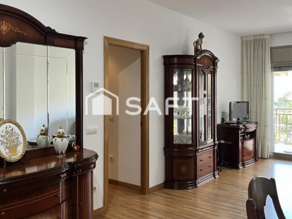 Imagen 2 de Impecable piso con jardín de 162m2 en LLoret de Mar