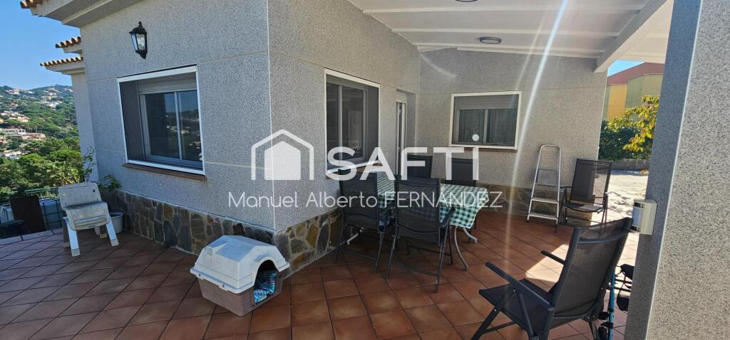 Imagen 3 de Casa con piscina y jardín llano en Lloret Residencial