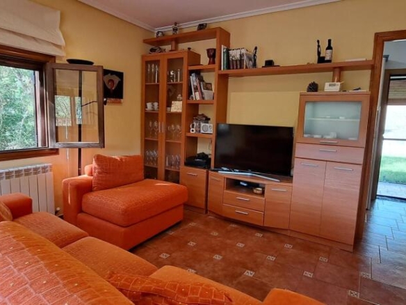 Imagen 3 de CASA CON JARDIN