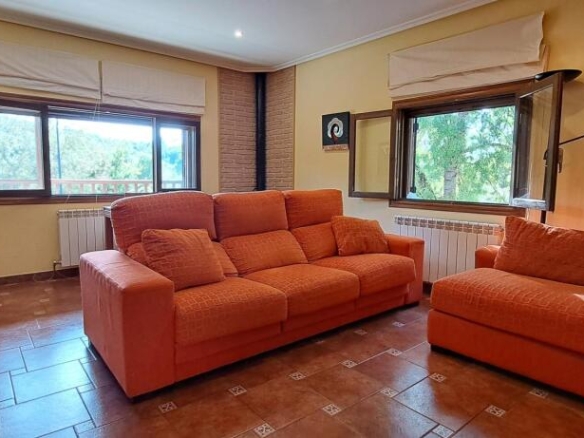 Imagen 4 de CASA CON JARDIN