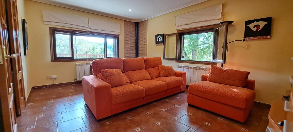 Imagen 4 de CASA CON JARDIN