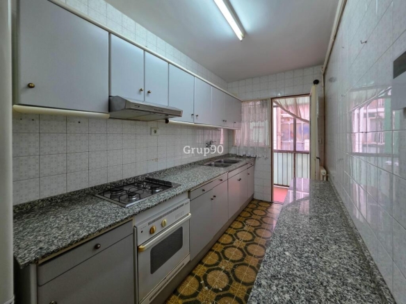 Imagen 3 de ? Piso exterior de 89 m² en la zona de Plaça Europa