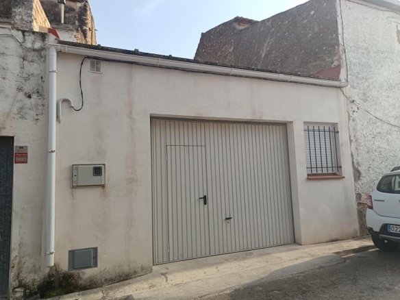 Imagen 3 de Casa con garaje para reformar con agradables vistas