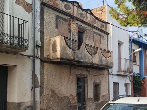 Imagen 1 de Casa con garaje para reformar con agradables vistas