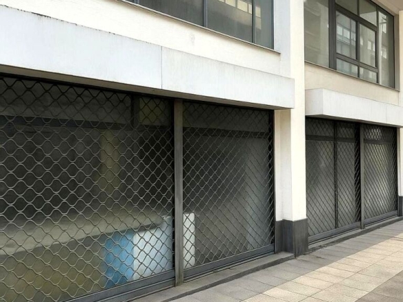 Imagen 2 de Amplio local de dos niveles en Torrelavega