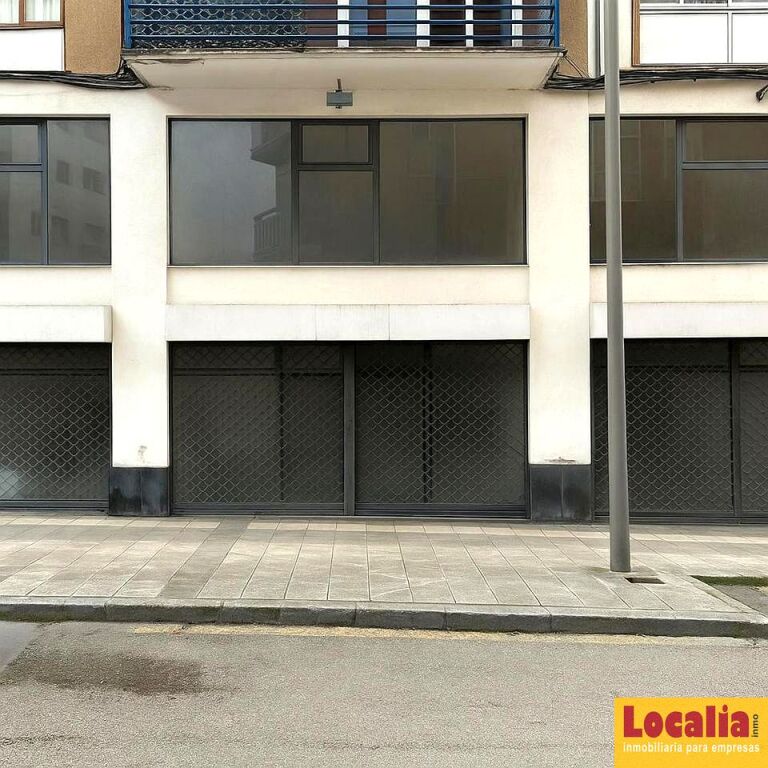 Imagen 3 de Amplio local de dos niveles en Torrelavega