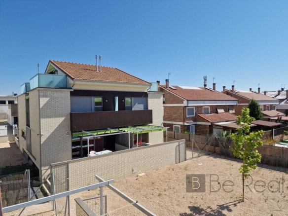 Imagen 1 de EN ALQUILER ÚLTIMA HABITACIÓN EN CHALET DE LUJO PARA ESTUDIANTES EN VILLANUEVA DE LA CAÑADA (MADRID) - El Club del Propietario Imagen 1 de EN ALQUILER ÚLTIMA HABITACIÓN EN CHALET DE LUJO PARA ESTUDIANTES EN VILLANUEVA DE LA CAÑADA (MADRID)