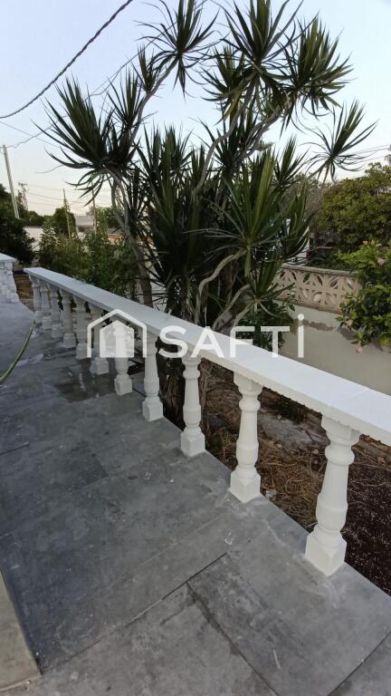 Imagen 3 de Casa unifamiliar de 100 m2 con jardín y garaje.