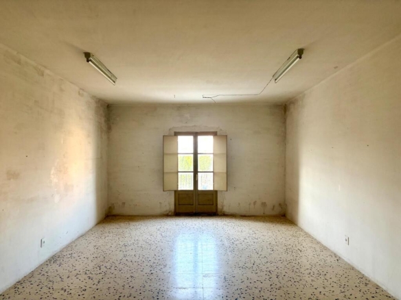 Imagen 3 de Casa de planta baja y piso con gran patio soleado