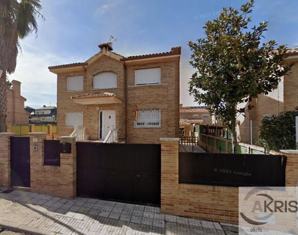 Imagen 2 de CHALET INDEPENDIENTE EN SERRANILLOS DEL VALLE