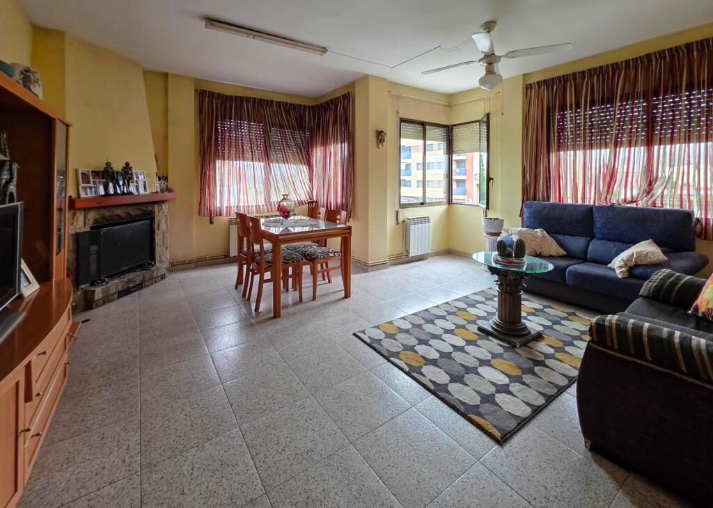 Imagen 4 de ? Gran casa de 779 m² en Alfarràs con múltiples posibilidades