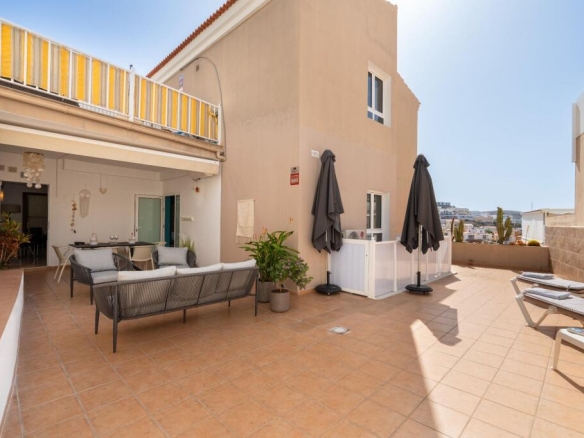 Imagen 1 de Elegante apartamento reformado con estudio independiente y terraza con vistas al mar en Vista Sol