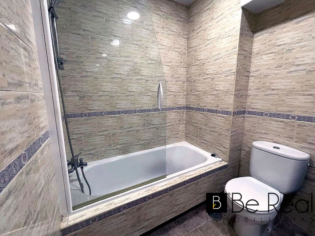 Imagen 2 de EN ALQUILER  PARA ESTUDIANTES ÚLTIMA HABITACIÓN CON PISCINA