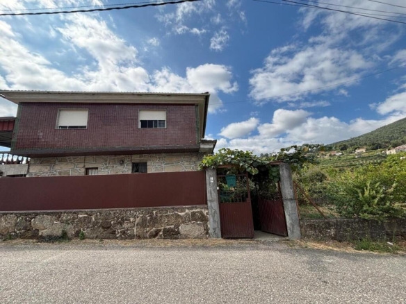Imagen 2 de SE VENDE CASA  EN ZONA RURAL  -  ARBO - PONTEVEDRA.