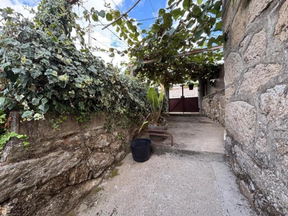 Imagen 4 de SE VENDE CASA  EN ZONA RURAL  -  ARBO - PONTEVEDRA.