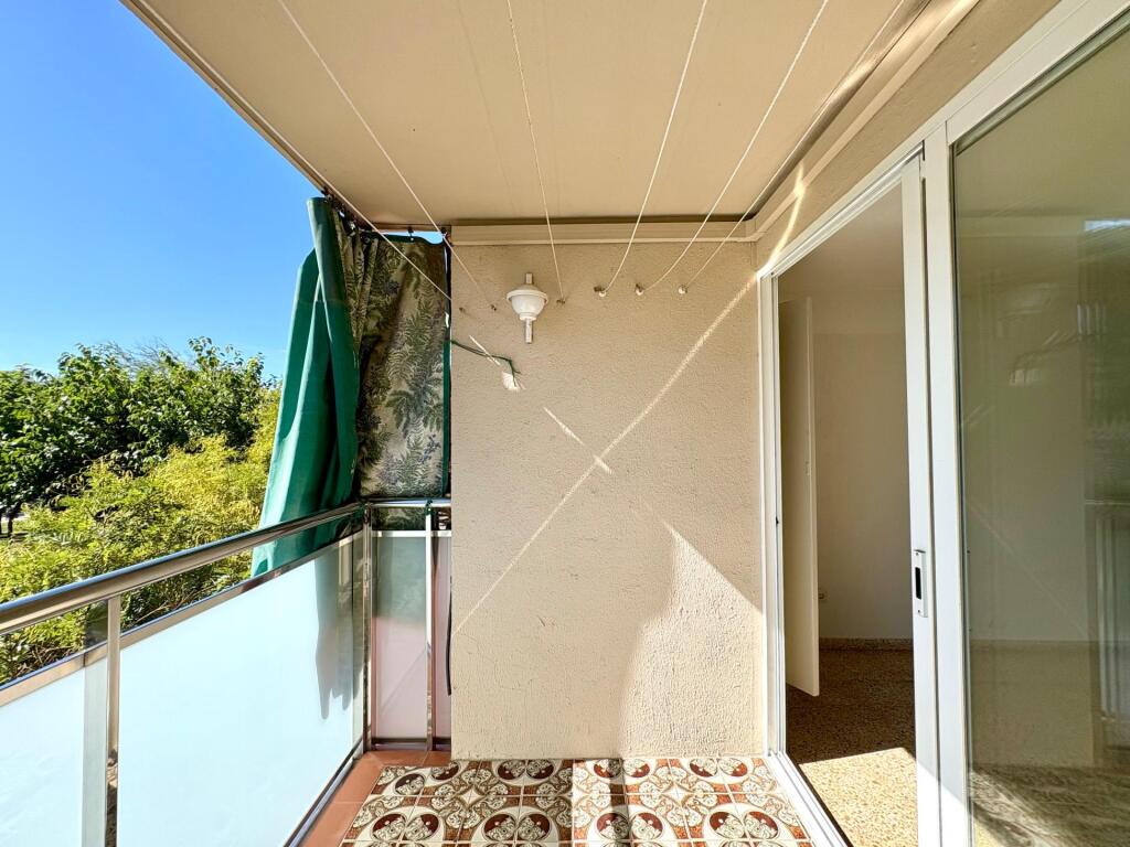 Imagen 3 de Luminoso piso con terraza en Bellvitge